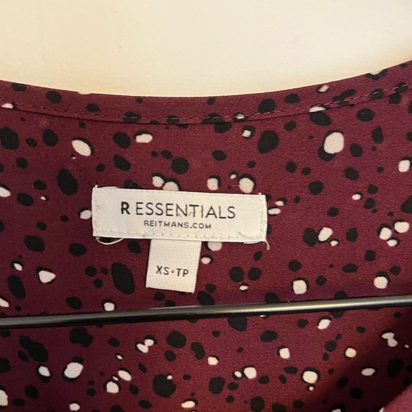 Reitmans Women's Burgundy Dot Top size XS - Picture 4 of 5